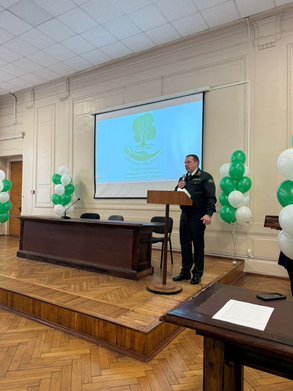 Церемония открытия соревнований между школьными лесничествами